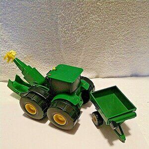 ERTL John Deere LICENSE Product Tractor - GO513Q00 Metal/Plastic.